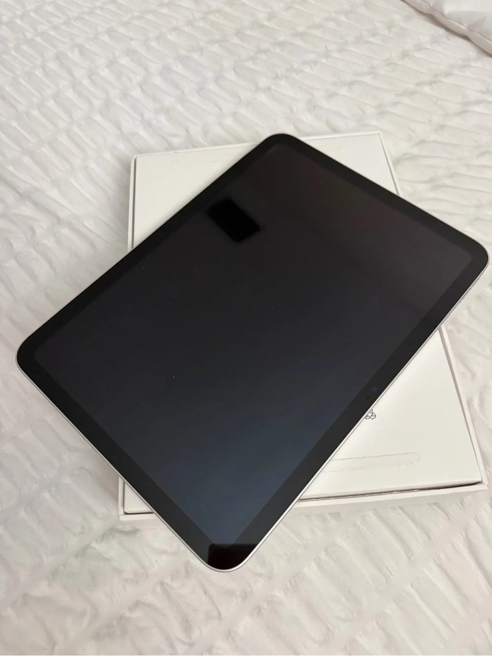 Apple iPad 10th Generation 64GB Blue Wi-Fi with Original Box & Charger
